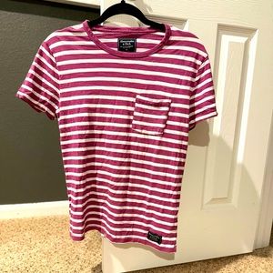 XS Abercrombie&Fitch tee, 100% Cotton with a side pocket perfect for summers